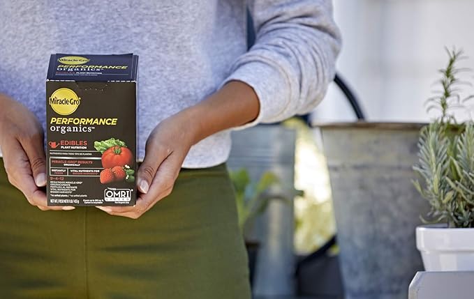 Miracle-Gro Performance Organics Edibles Plant Nutrition - Organic Plant Food Feeds Instantly, for Tomatoes, Vegetables, Herbs and Fruits, Promotes a Bountiful Harvest, 1 lb.