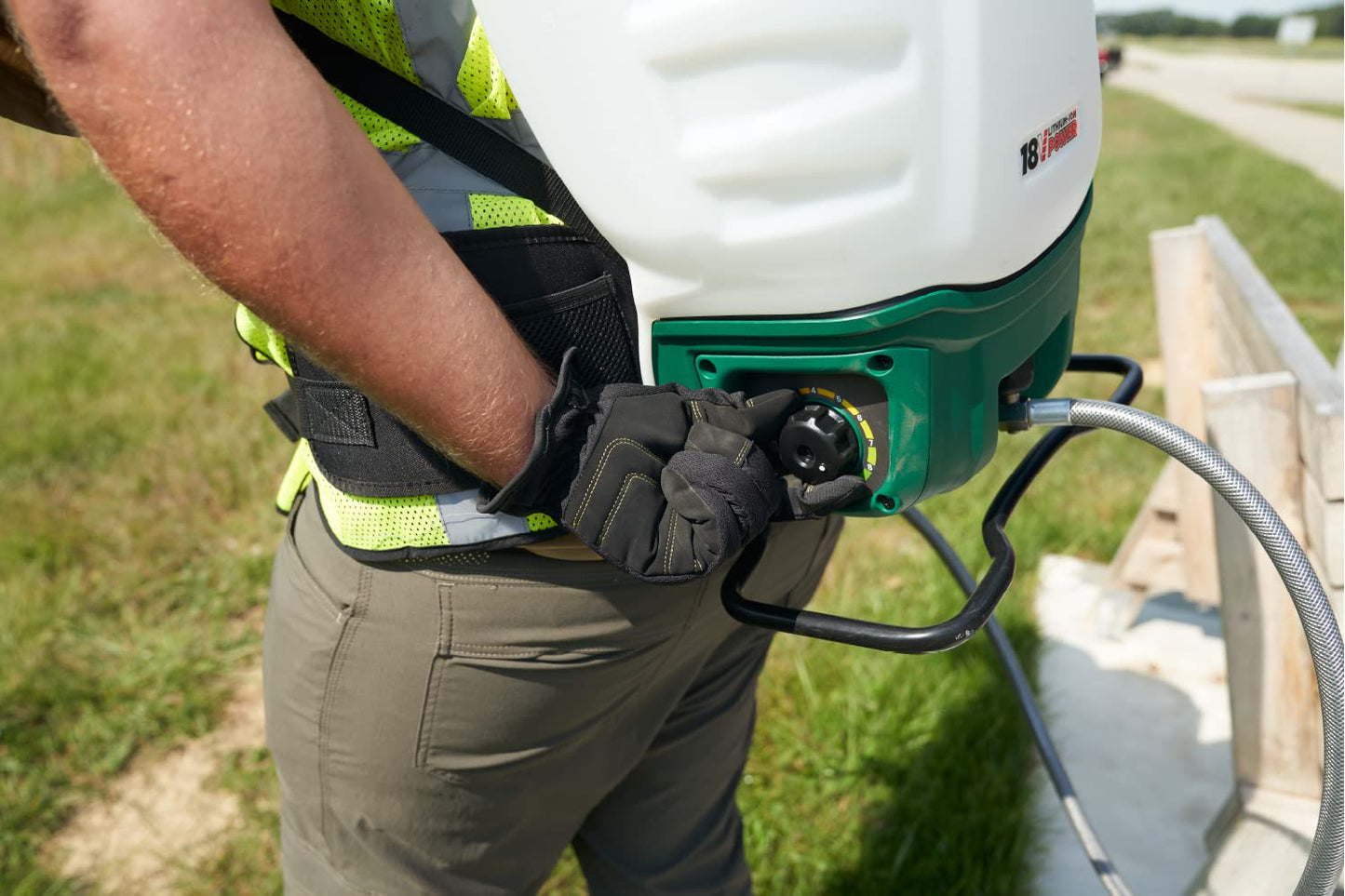 Field King 18V Lith-Ion Battery Powered Variable Flow Backpack Sprayer