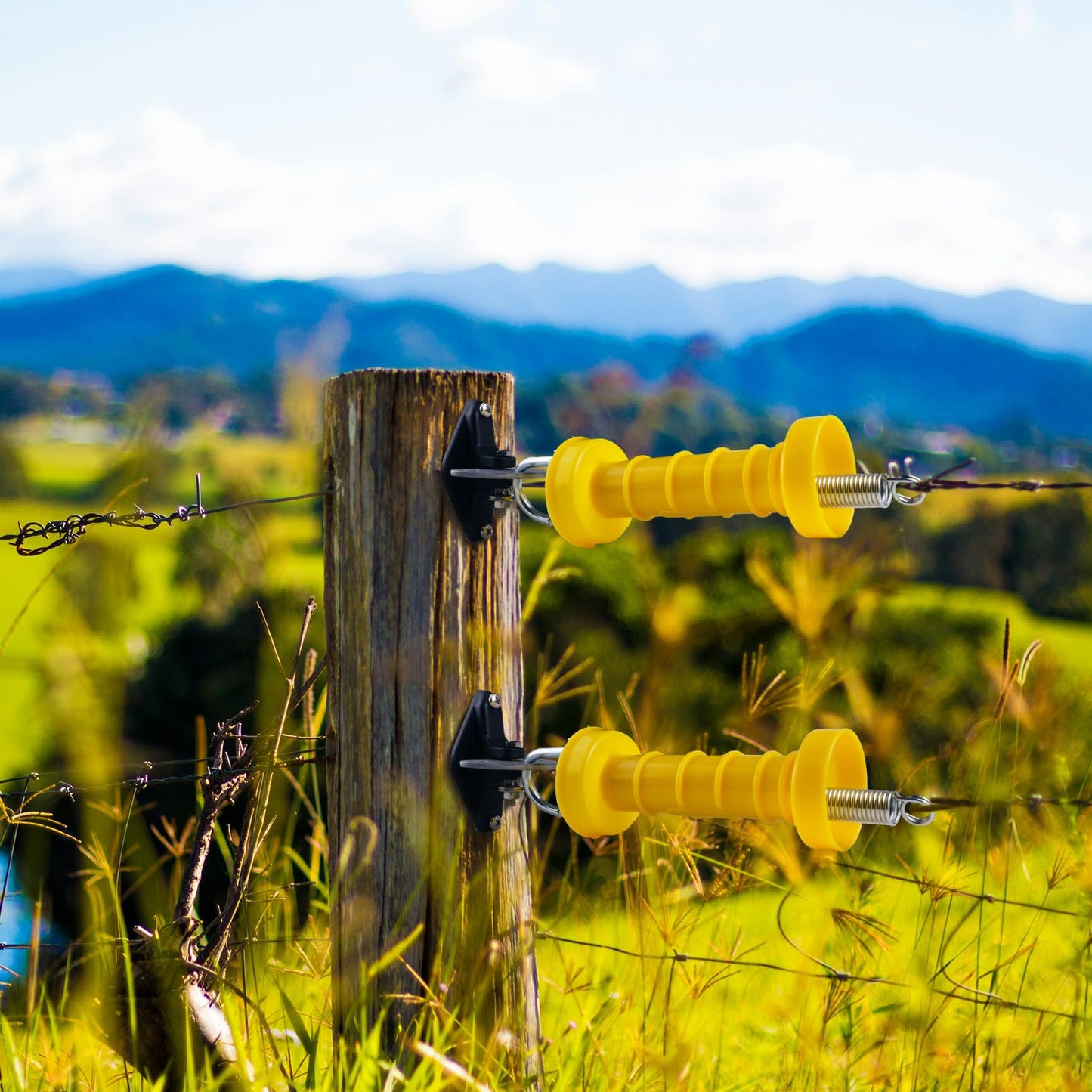 2 Set Electric Fence Gate Handle Set with Anchor and Insulator, Consisting of 2 Plastic Electric Fence Gate Handle, 4 Anchor Sets, 4 Electric Fence Insulators and 8 Screws