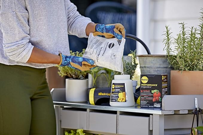 Miracle-Gro Performance Organics Edibles Plant Nutrition - Organic Plant Food Feeds Instantly, for Tomatoes, Vegetables, Herbs and Fruits, Promotes a Bountiful Harvest, 1 lb.