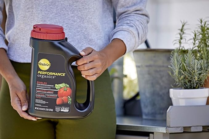Miracle-Gro Performance Organics Edibles Plant Nutrition Granules - Plant Food with Natural & Organic Ingredients, for Tomatoes, Vegetables, Herbs and Fruits, 2.5 lbs. (Pack of 6)