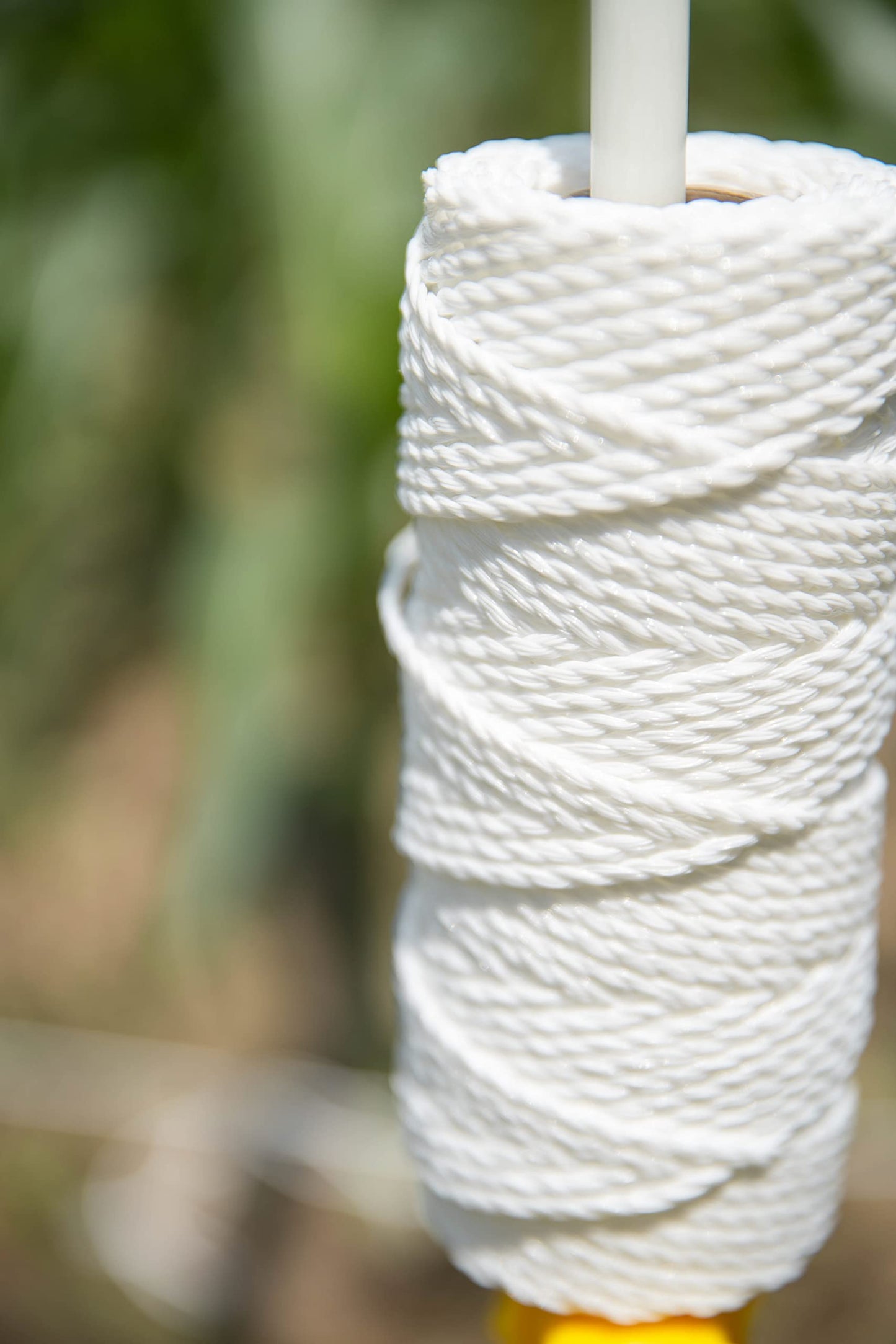 Hooyman Poly Rope with 3 Conductive Strands, Efficient Heavy-Duty Construction, UV Protection, Wire for Hot Zone Garden or Food Plot Electric Fence, Gardening, Land Management, Farming, and Outdoors