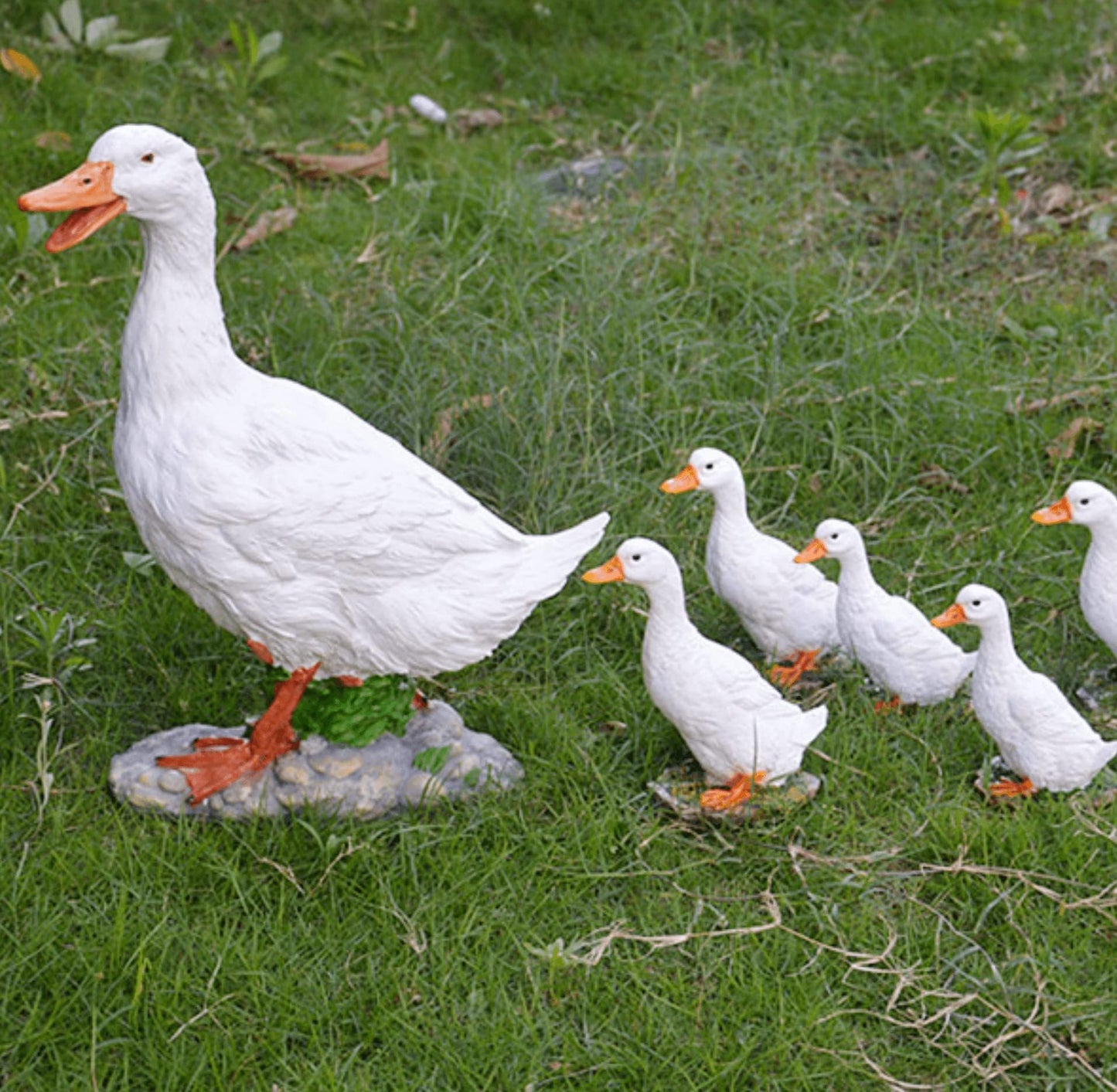 Noegrus Realistic Duck Statues, Funny Duck Fence Decoration, Resin Duck Decor, Outdoor Animal Statue, Duck Sculpture, Perfect for Home Garden Stairs, Farm, Patio, Backyard (7 in)