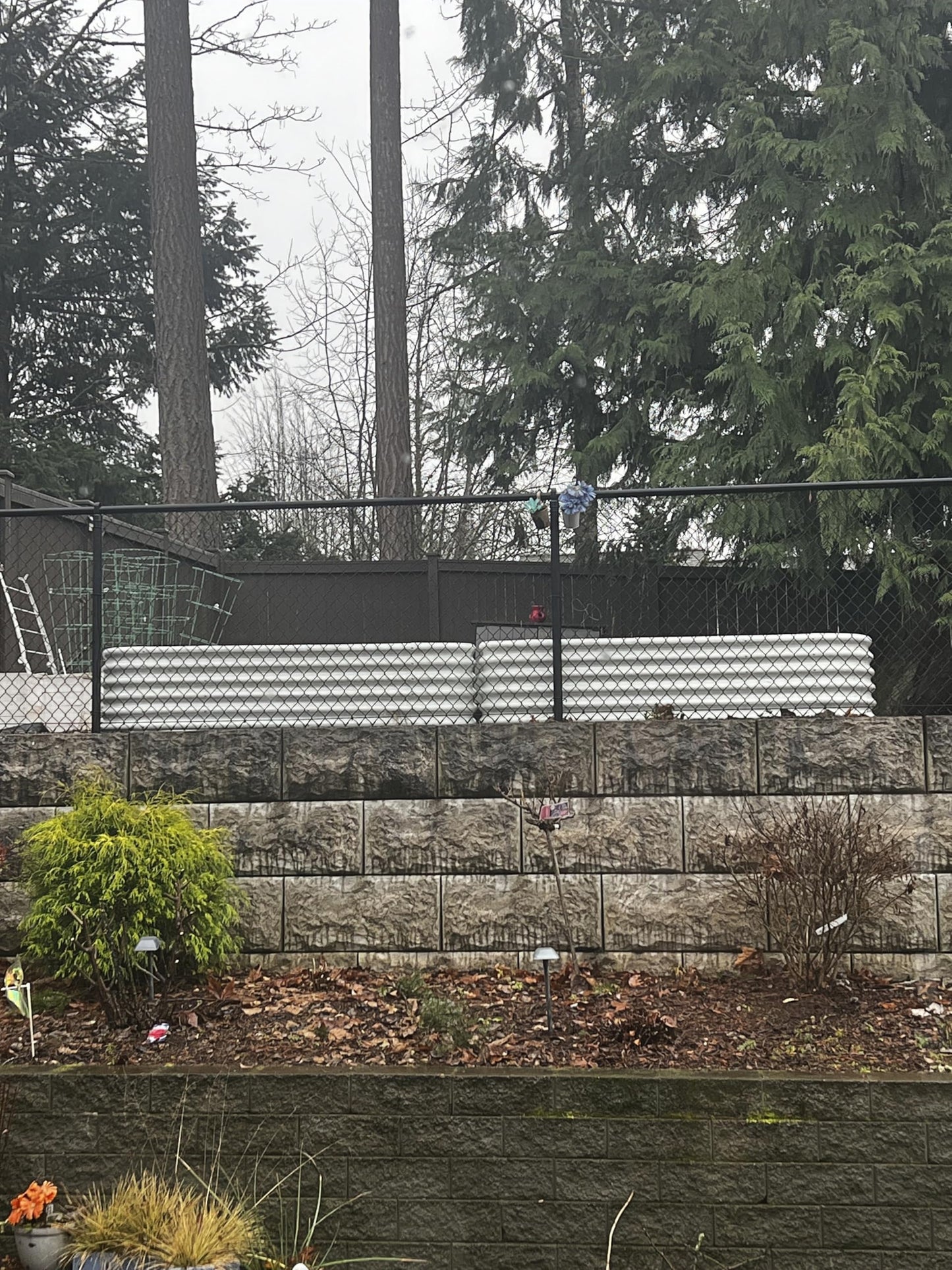 A ANLEOLIFE Heart-Shaped Galvanized Raised Garden Beds Outdoor,81x81x18in Large Metal Planter Box for Planting Vegetables Flowers Herb, Anti-Rust & Easy-Setup, Antique White