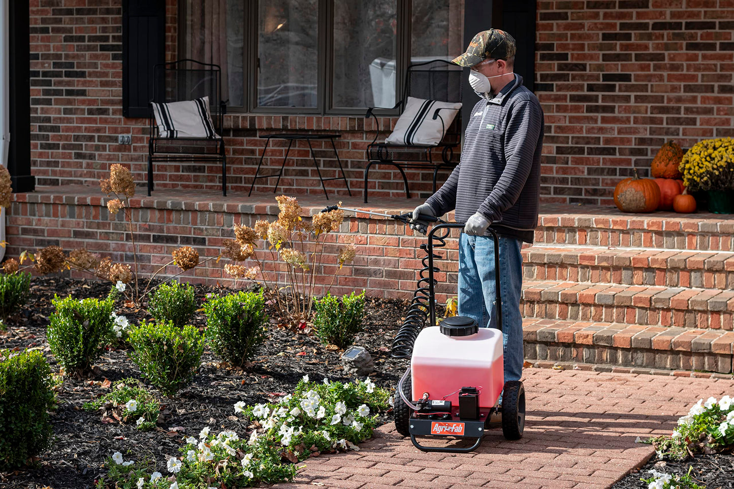 Agri-Fab 45-0595 Push Sprayer 6 - Gallon Capacity, White Tank, 1.0 GPM, 40 PSI Pump' 5 amp hr 12 Volt Battery