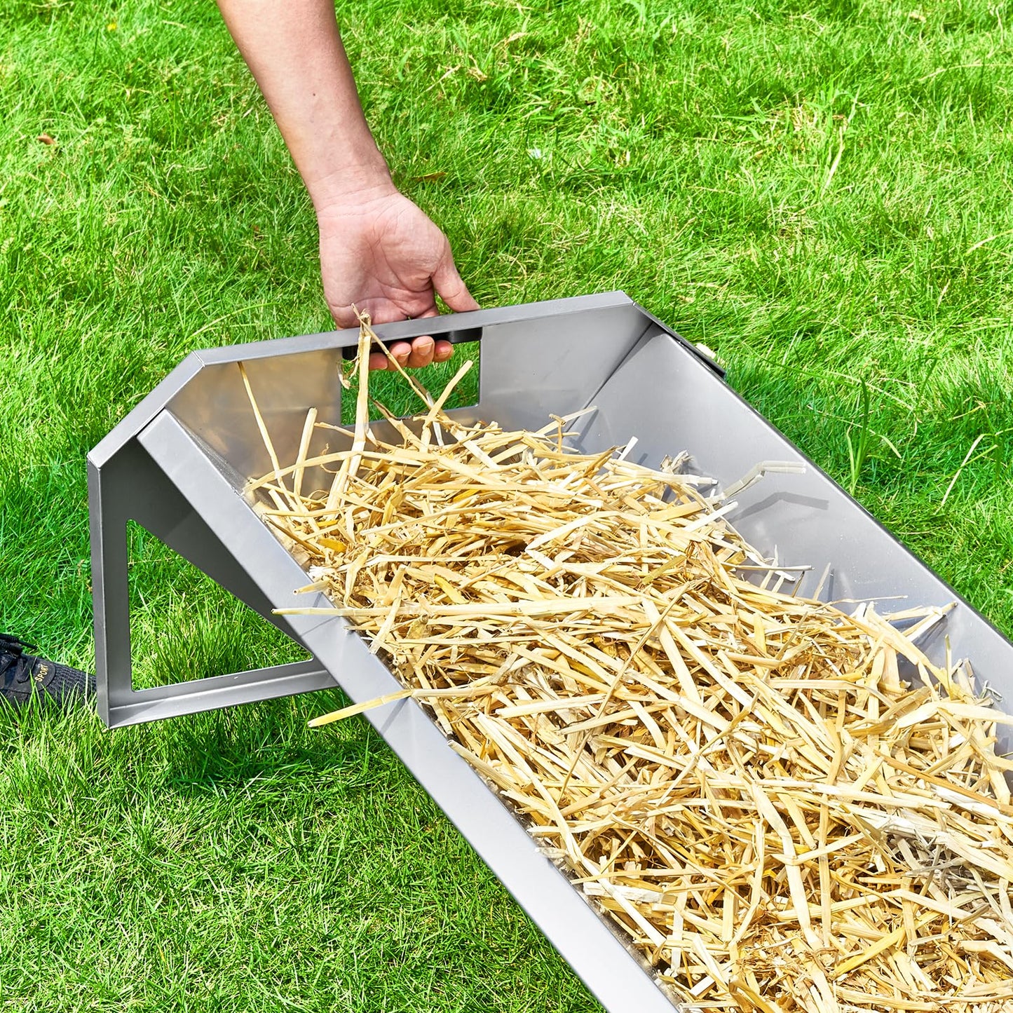 VEVOR Livestock Feeding Trough, 22 Gallon Capacity, 45" Hay Feeder, Heavy Duty Steel Livestock Trough, Galvanized Steel Sheep Feeder Trough Feeding up to 10 Goats for Horse Sheep Hog Farm Sheds Pen