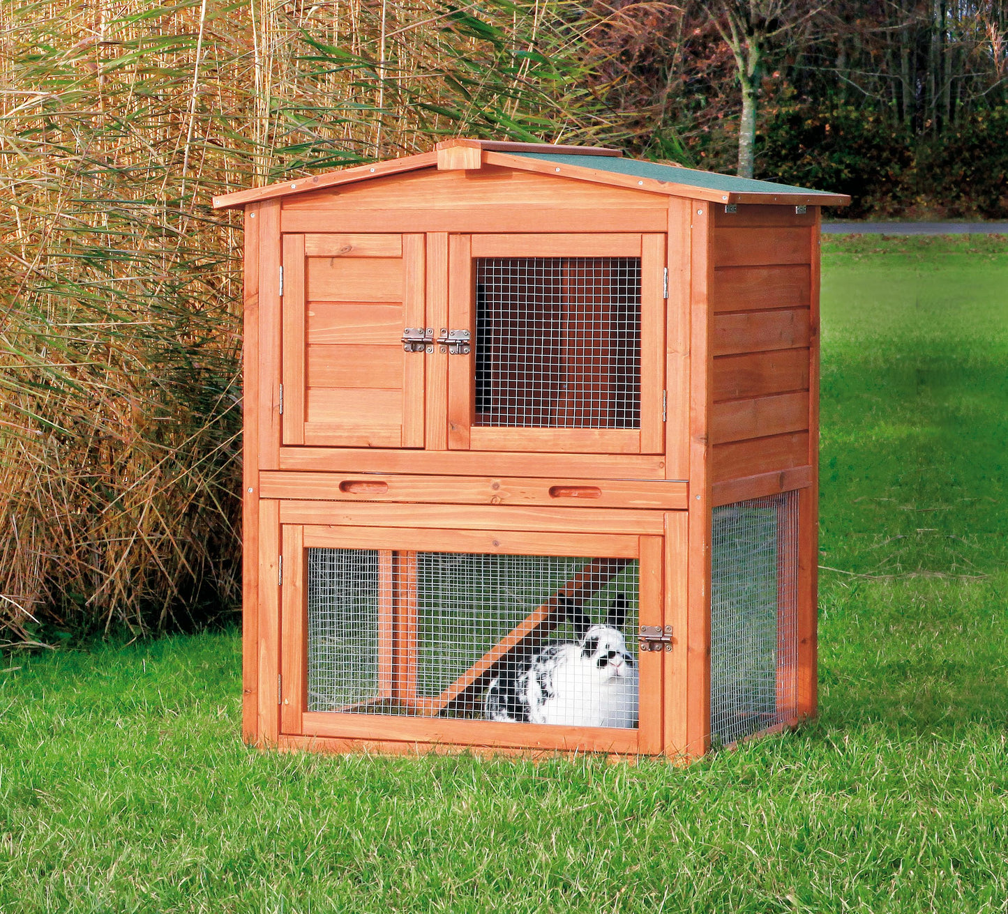 TRIXIE natura Outdoor Rabbit Hutch with Run - Small 2-Story Rabbit Cage with Non-Slip Ramp - Elevated Small Animal House with Secure Playpen, Hinged Roof & Pull-Out Tray - in Natural